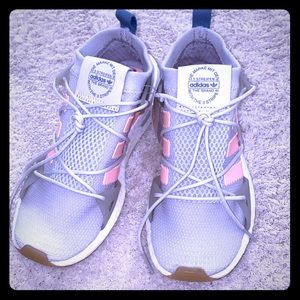 ADIDAS WOMENS SIZE 8